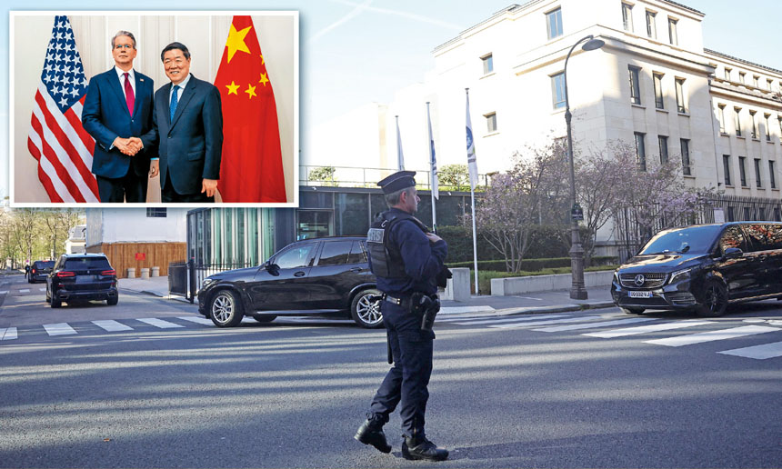 美國代表團乘坐的車輛抵達位於法國巴黎的經濟合作暨發展組織總部,中美新一輪貿易談判雙方代表仍是貝森特和何立峰(小圖)。路透社