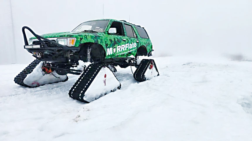 NorCal 4x4組織管理員勞森（Tyler Laursen）的螢光綠豐田SUV經過改裝，勝任雪地救援工作。Tyler Laursen/NorCal 4x4 Rescue