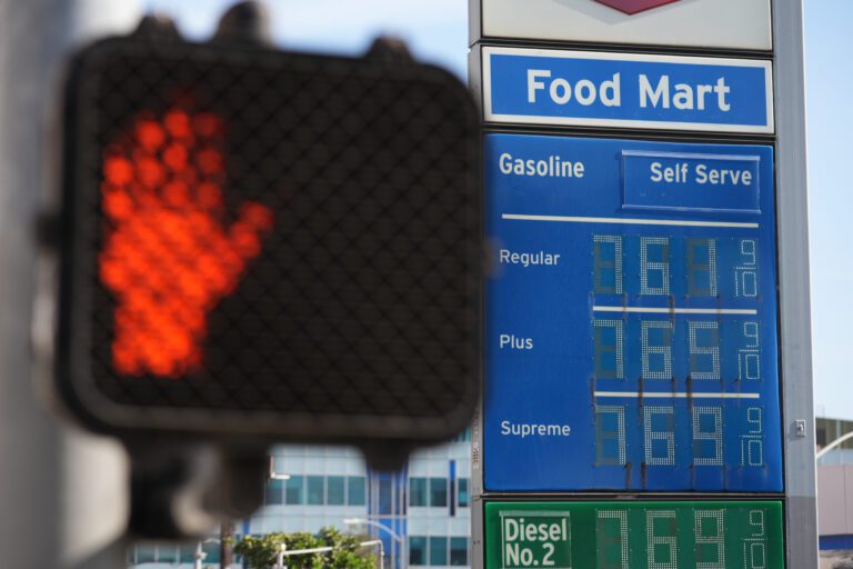 油價狂飆怎麼辦？對抗「油痛」的 8 個超實用省油秘訣（每年最多省 $700）