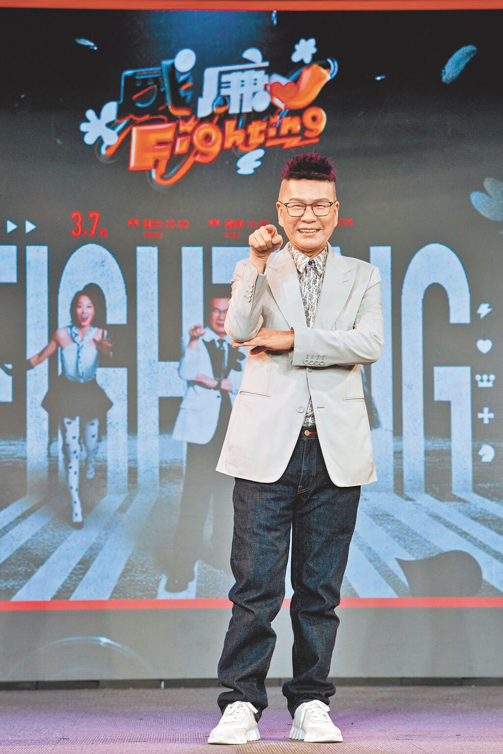 沈玉琳早前出席新節目開播記者會，擺出招牌動作。網上圖片