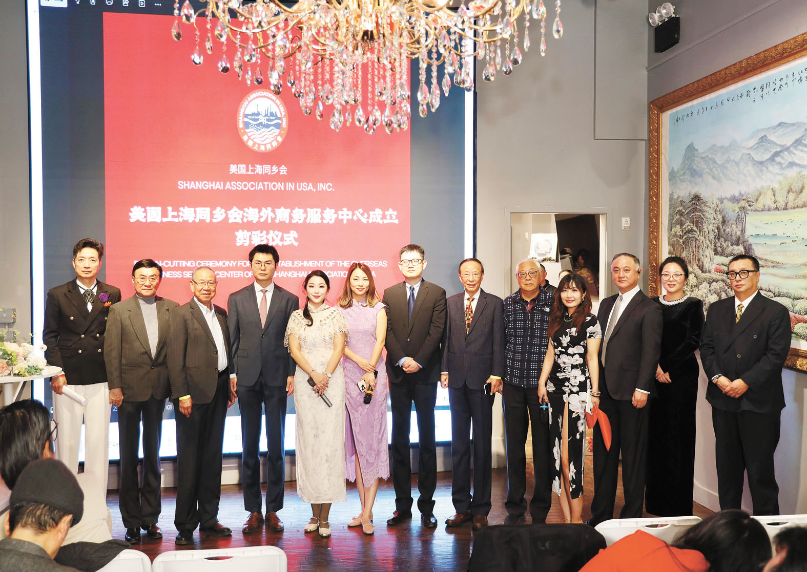 主辦方與嘉賓合影。