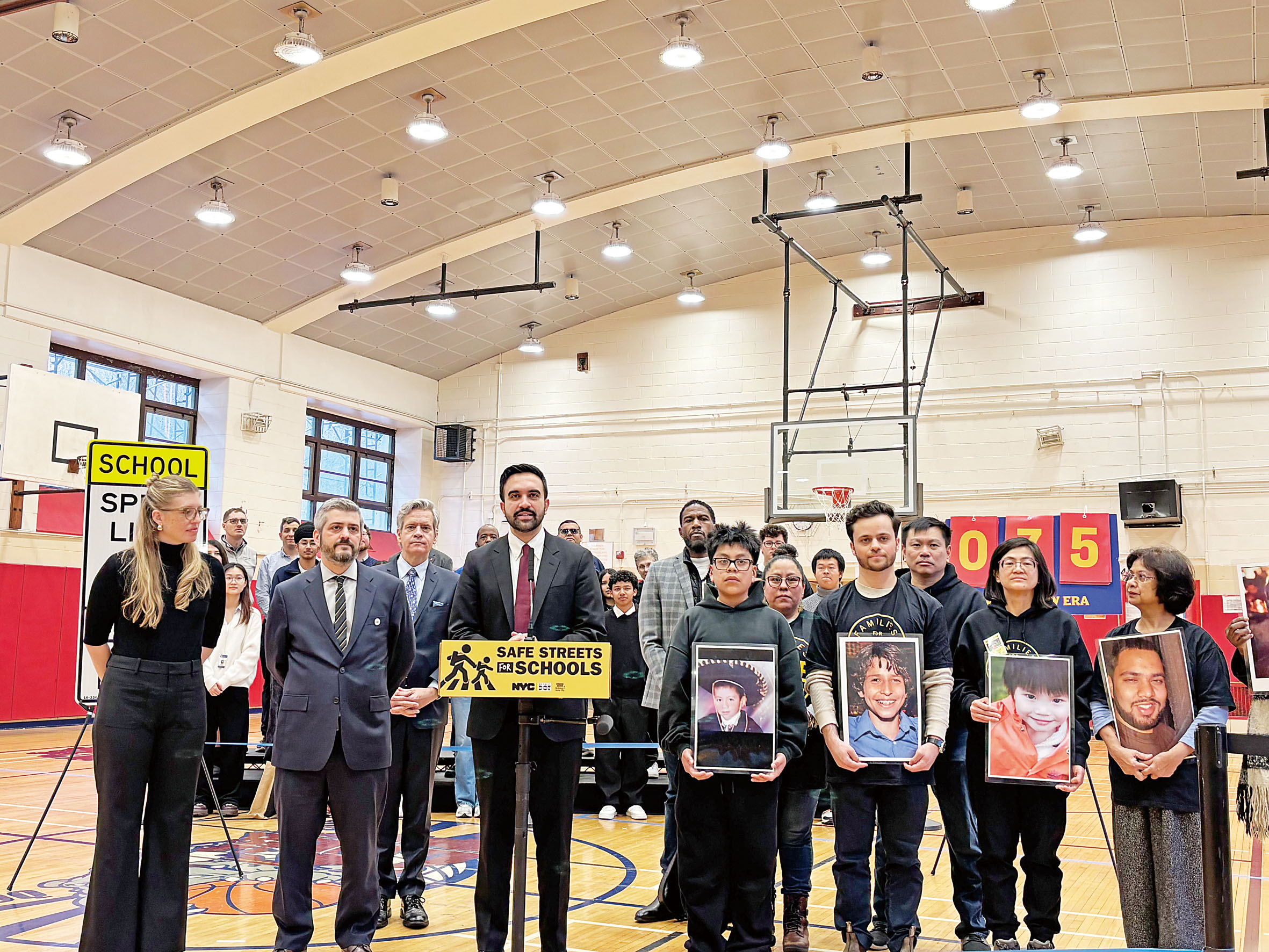 紐約市長馬姆達尼（Zohran Mamdani）與紐約市交通局新任局長弗林（Mike Flynn）宣布紐約擴大校園慢行區。