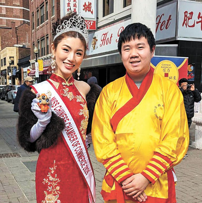 波士頓華裔小姐徐楚瀟參加第六屆農曆新年遊行