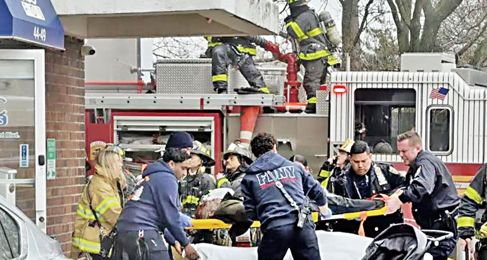 消防人員營救傷者