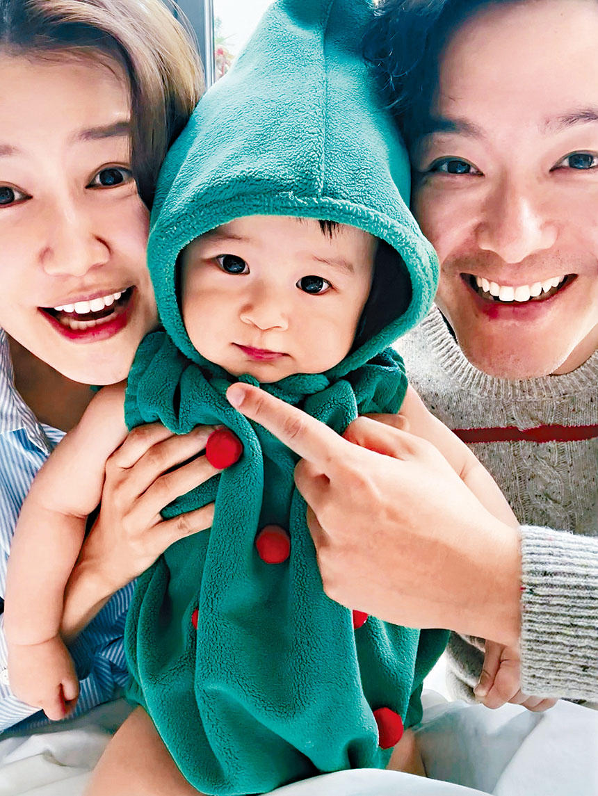 阿蕭、翠如榮升父母後親力親為照顧「蕭哈哈」。