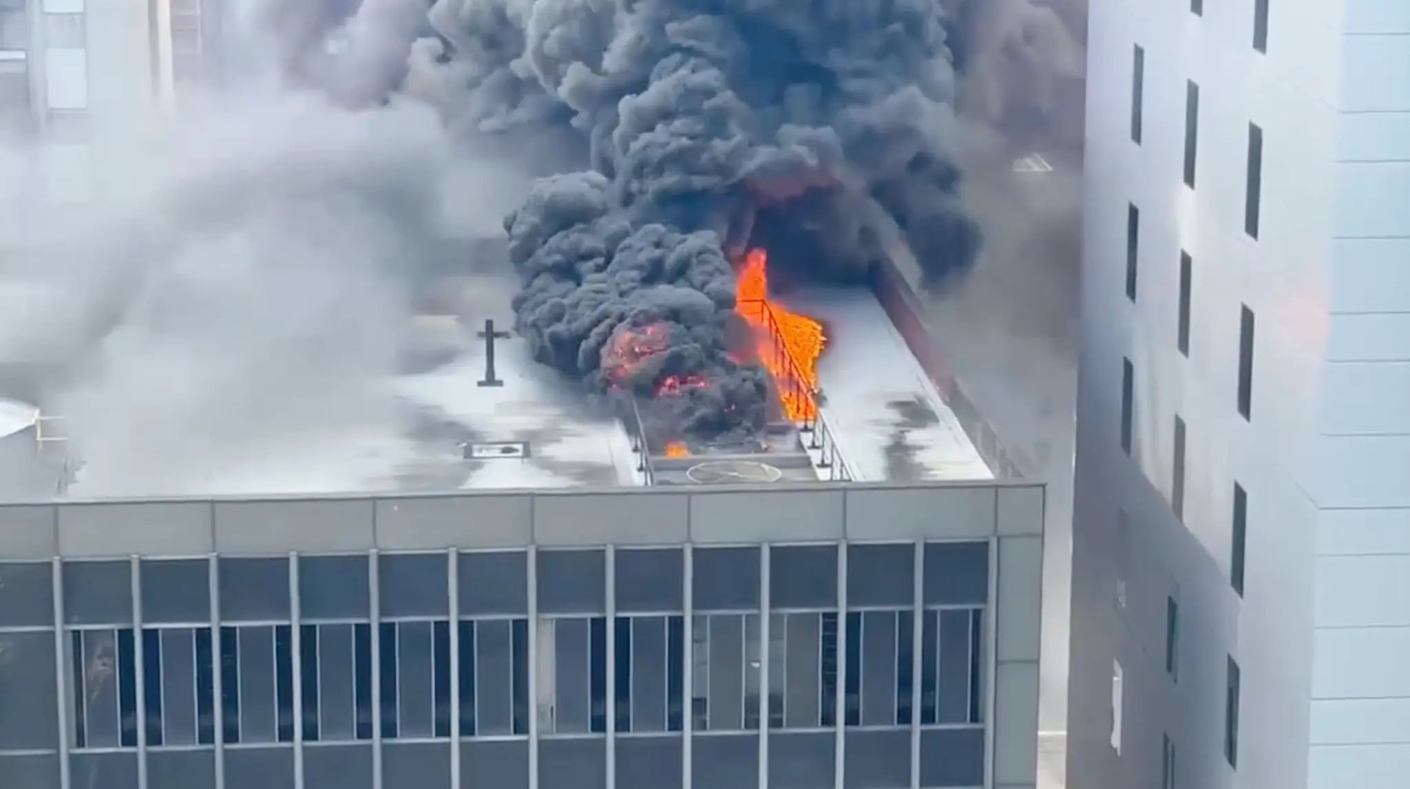 火災發生在聖派翠克日大遊行的路線附近。Citizen圖片