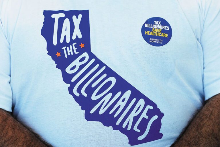 向億萬富豪徵稅的提案廣受關注，圖為工會早前集會宣傳爭取支持。美聯社