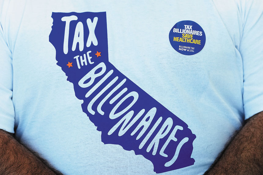 向億萬富豪徵稅的提案廣受關注，圖為工會早前集會宣傳爭取支持。美聯社