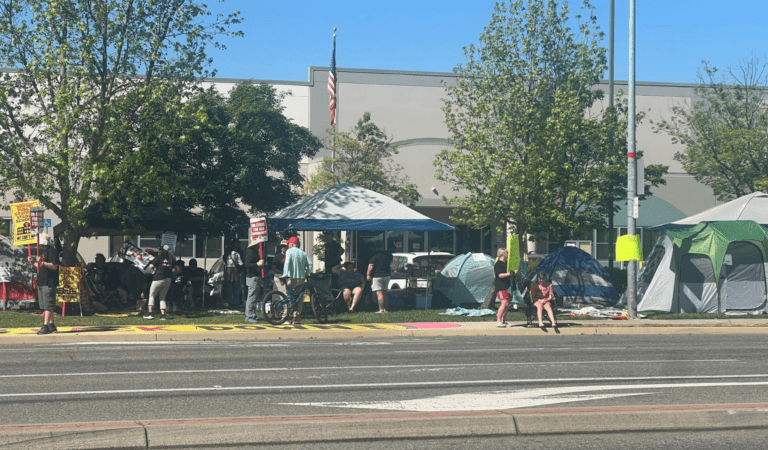 Twin Rivers 與 Natomas 校區教師罷工持續 談判仍陷僵局｜細說燊語