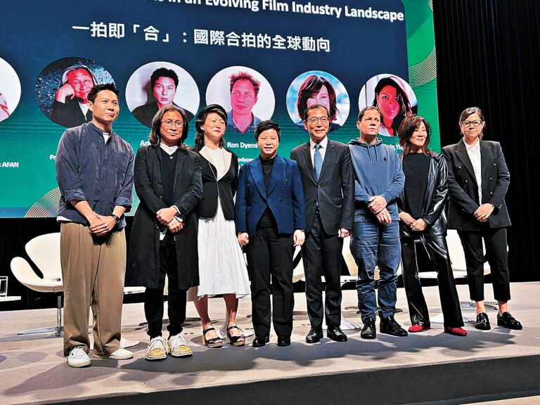 ■陳可辛（左二）出席論壇，分享對AI發展的看法。