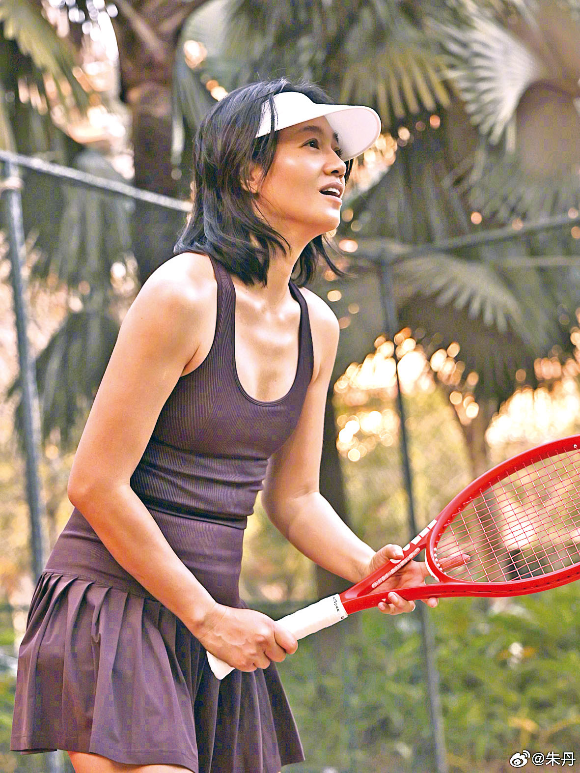 朱丹分享自己在打網球的照片。網上圖片