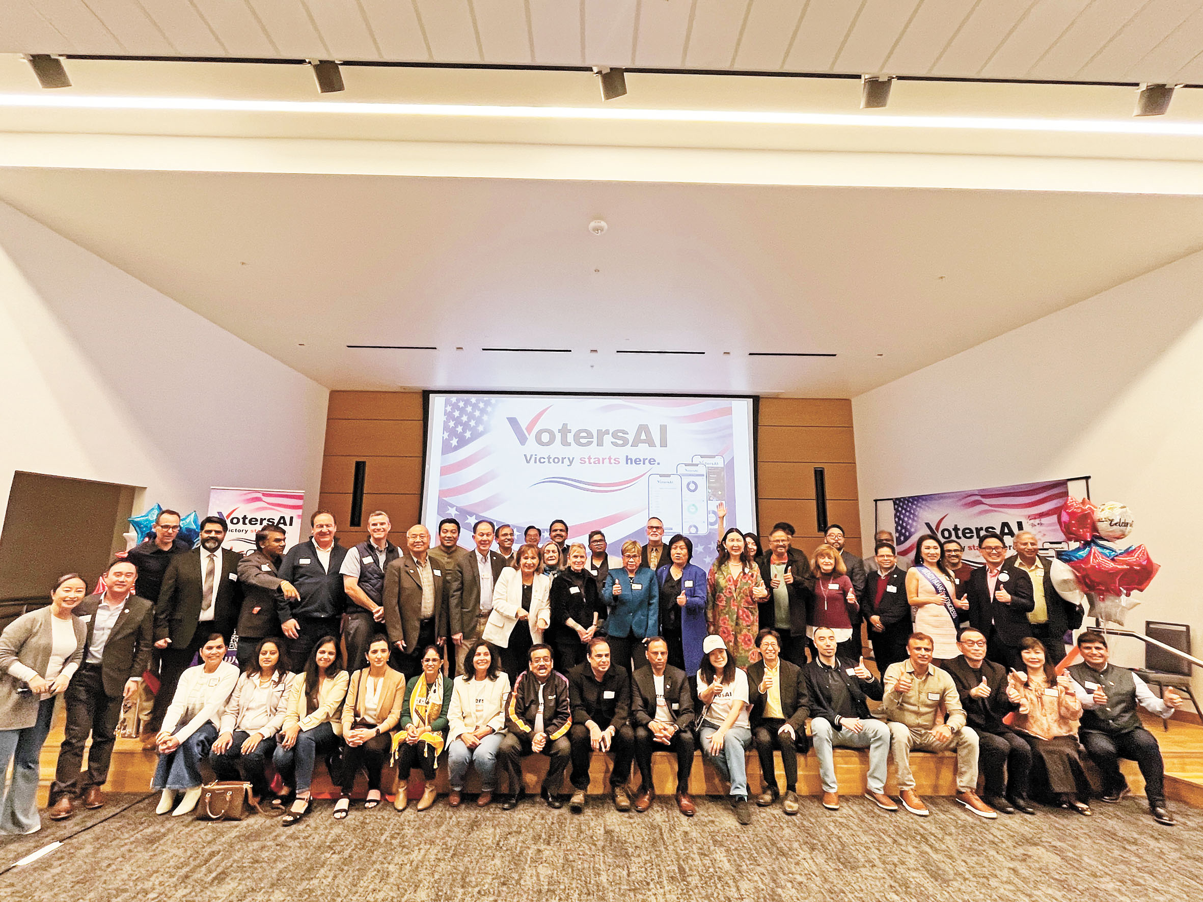 灣區民選官員、公職候選人、社區代表觀摩VotersAI的競選工具展示。記者王蔚攝