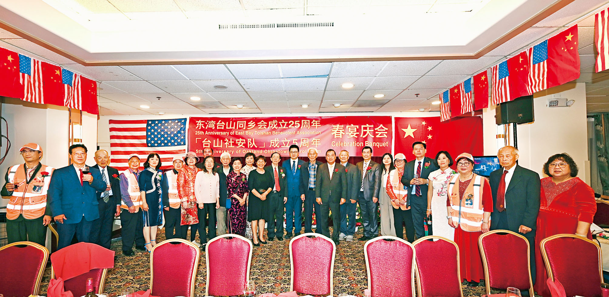 台山同鄉會首長及嘉賓感謝中領館領僑處副主任王昆任滿回國，並送上美好誠摯的祝福。馬紅兵攝