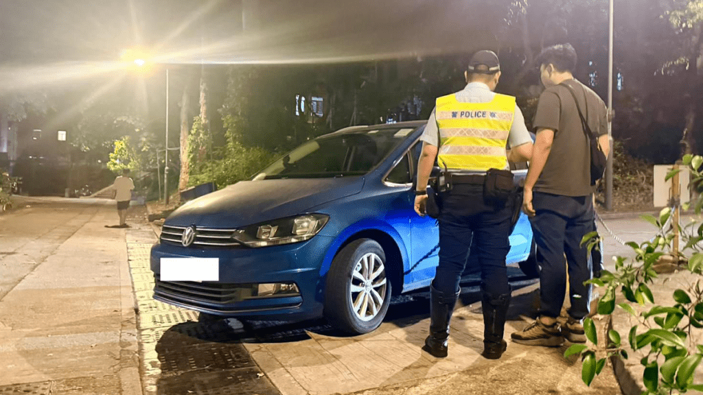 新界北警方打擊白牌車 喬裝行動拘控兩司機並扣查車輛