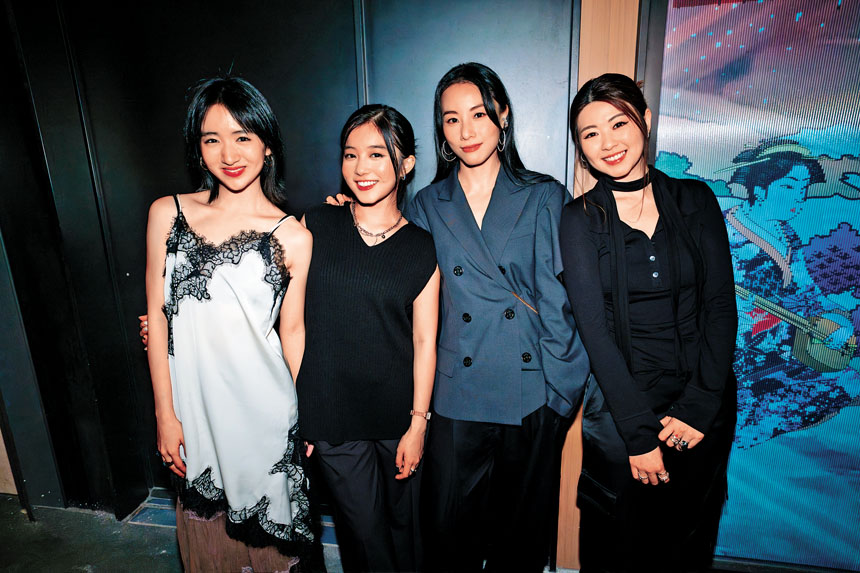 （左起）許恩怡、林熙彤、鄧麗欣、劉沛蘅分享近期動向。