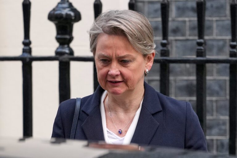 伊朗警告英國：開放美軍基地即「參與侵略」，德黑蘭保留反制權利