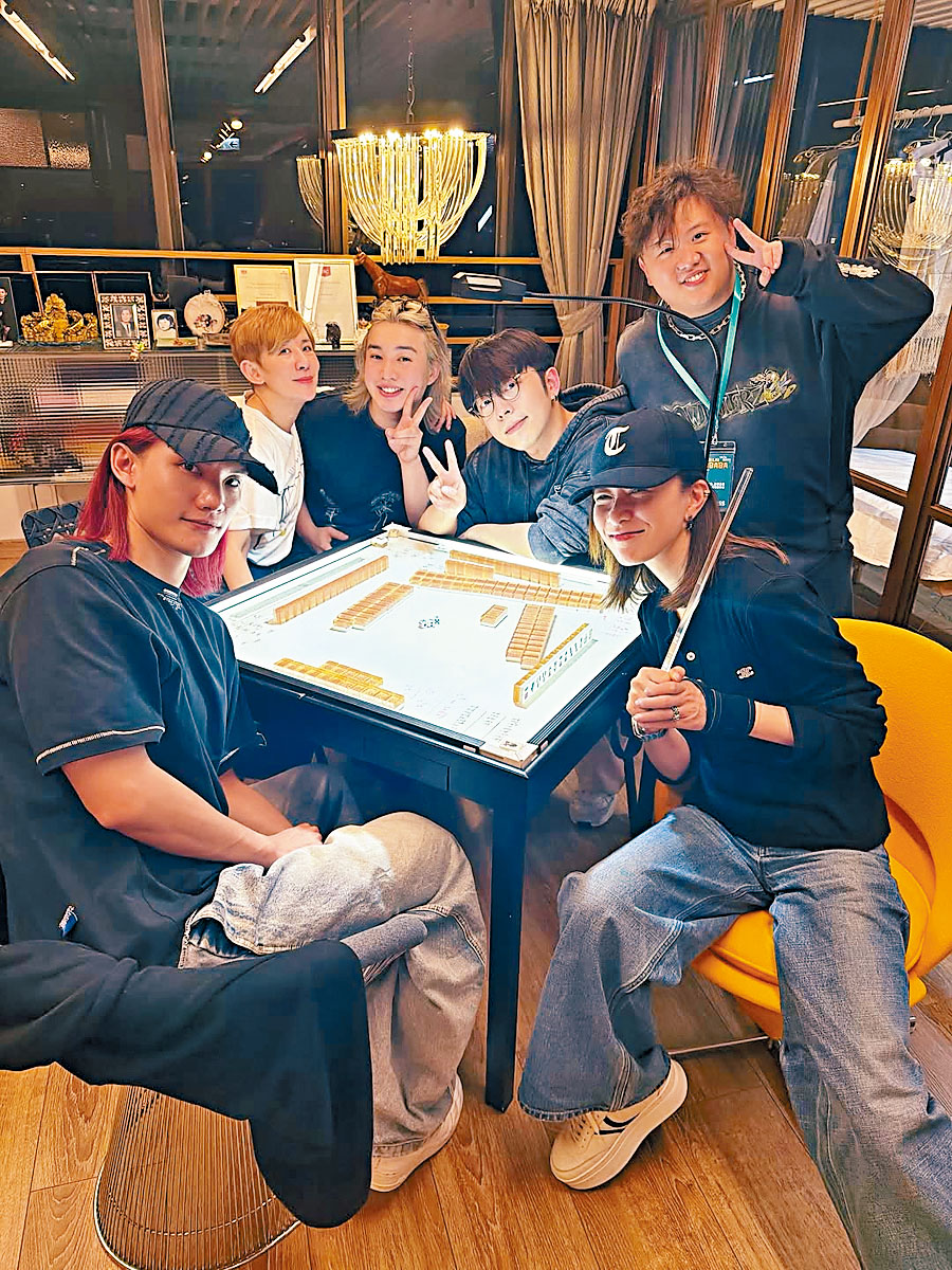 阿佘受君如邀請打麻將，最後慘遭一鋪清袋。