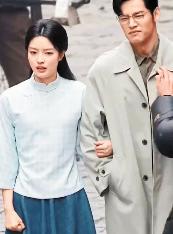 拍攝現場，徐若晗因寒冷面色不佳。網上圖片