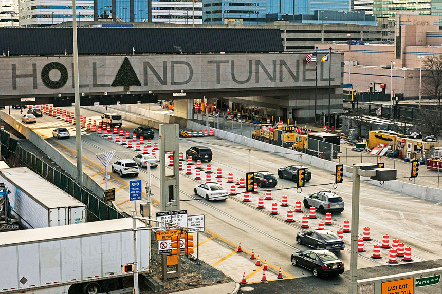 紐新州議員宣佈跨黨派法案，旨在解決E-ZPass巨額滯納金問題。 Bryan Anselm/紐約時報