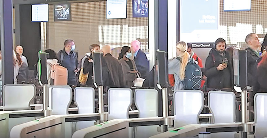 紐約市機場持續出現漫長的人龍。 WABC截圖