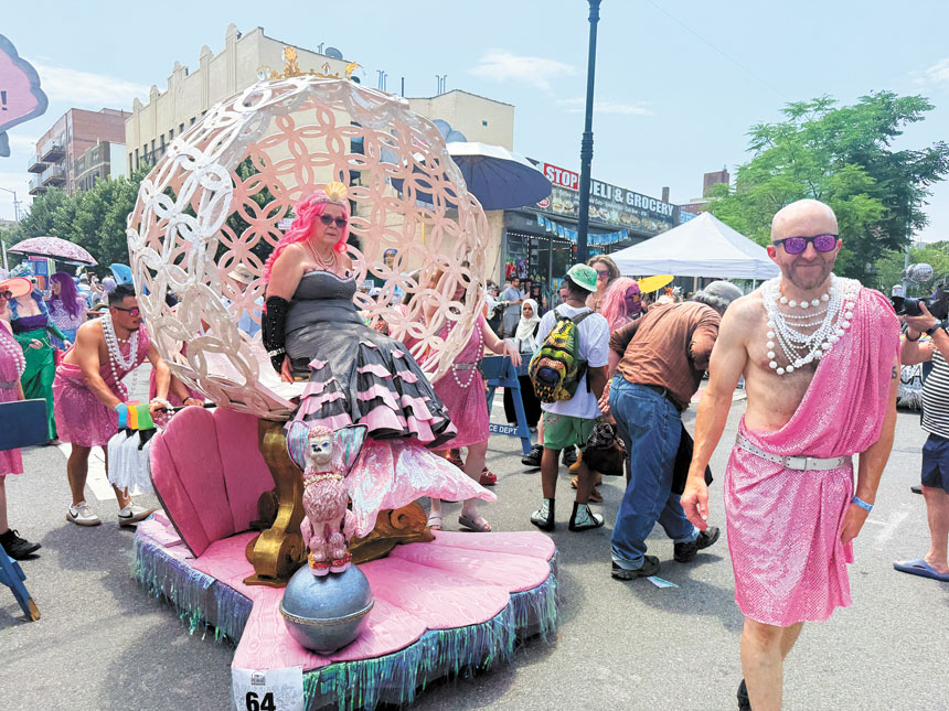 美人魚大遊行是康尼島的重大夏季活動。