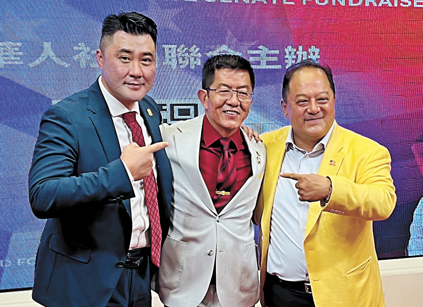 王紹權(右起) 、陳學禮、白正皓三位共和黨的州議會參選人，展開基層連署徵集活動。