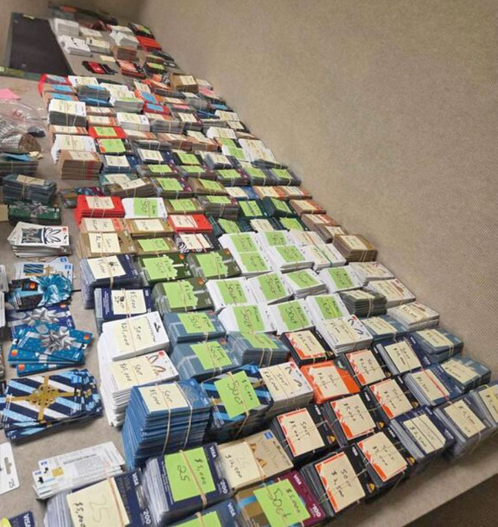 棕櫚沙漠警局查獲超過九千張偽造禮品卡，總市價超過210萬。棕櫚沙漠警局
