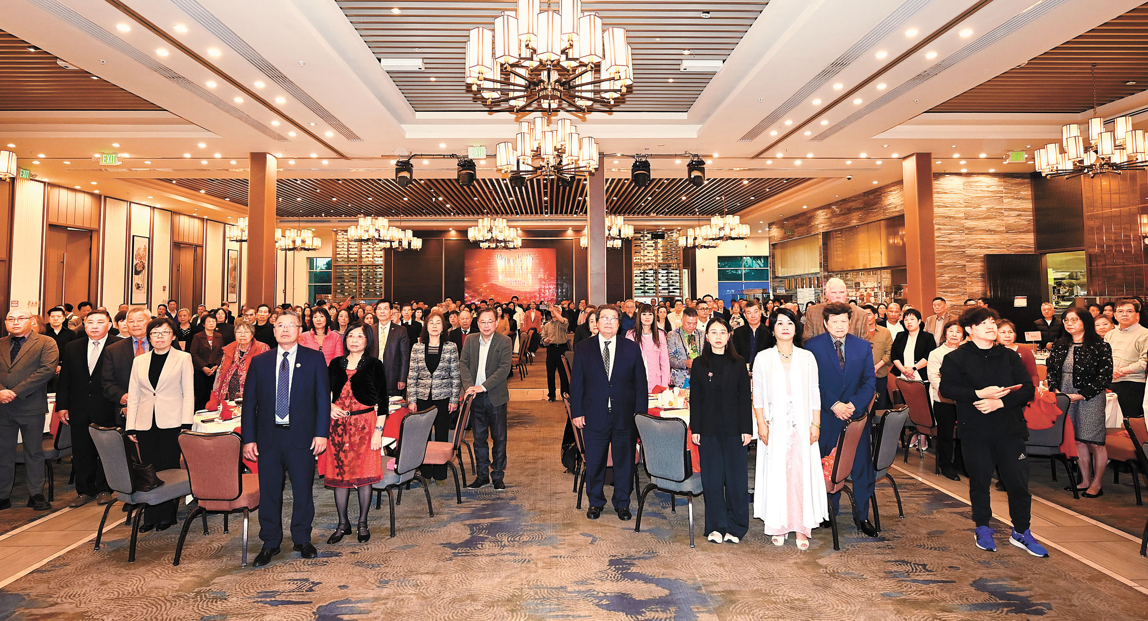 現場奏響莊嚴豪邁之中美國歌，為慶會拉開序幕。馬紅兵攝