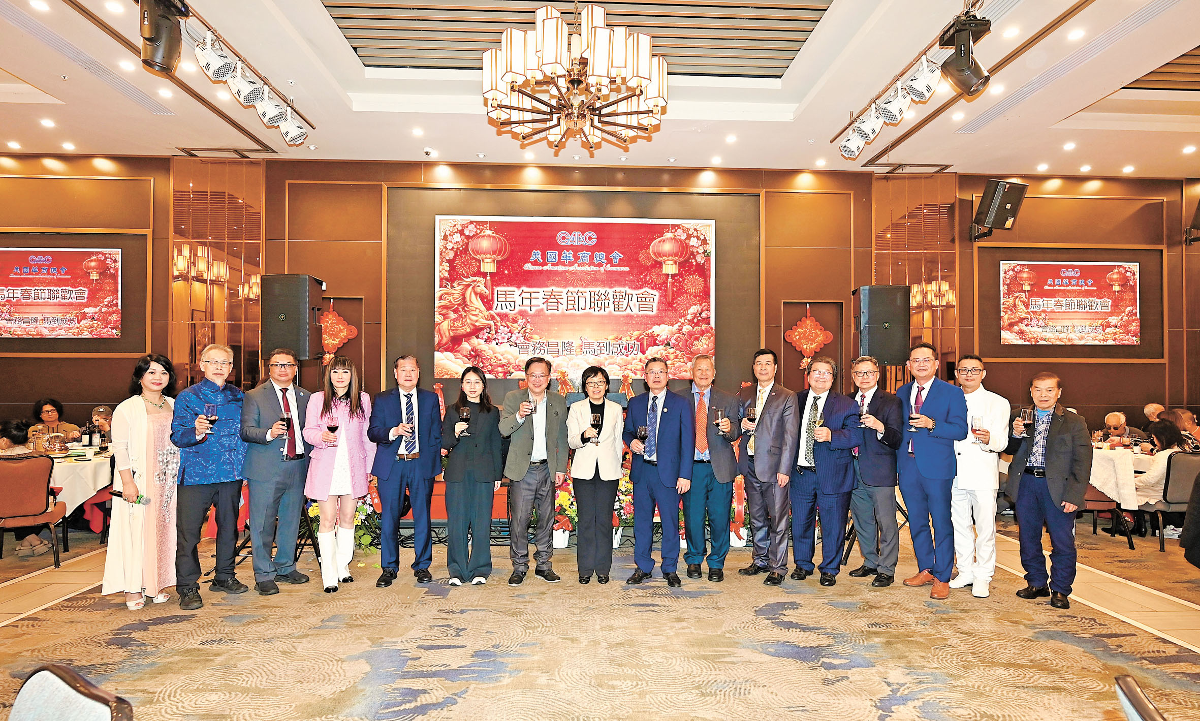 副總領事曹軼彬、領事姚瑤暨政要、嘉賓親臨祝賀，與華商總會首長共同向嘉賓舉杯祝酒。馬紅兵攝