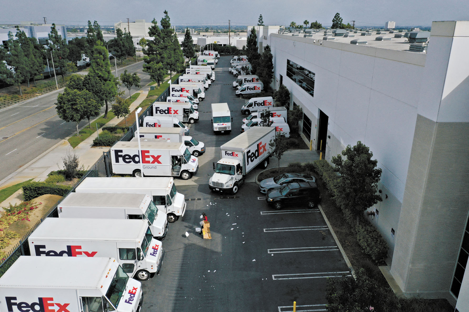 聯邦快遞藉自動化和人工智能來優化包裹處理流程，預估可節省成本逾10億美元。路透社資料圖片