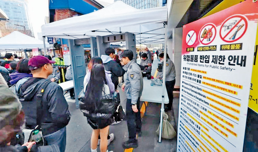 警方準備了80部龍門式金屬探測器，觀眾入場前要接受嚴格安檢。