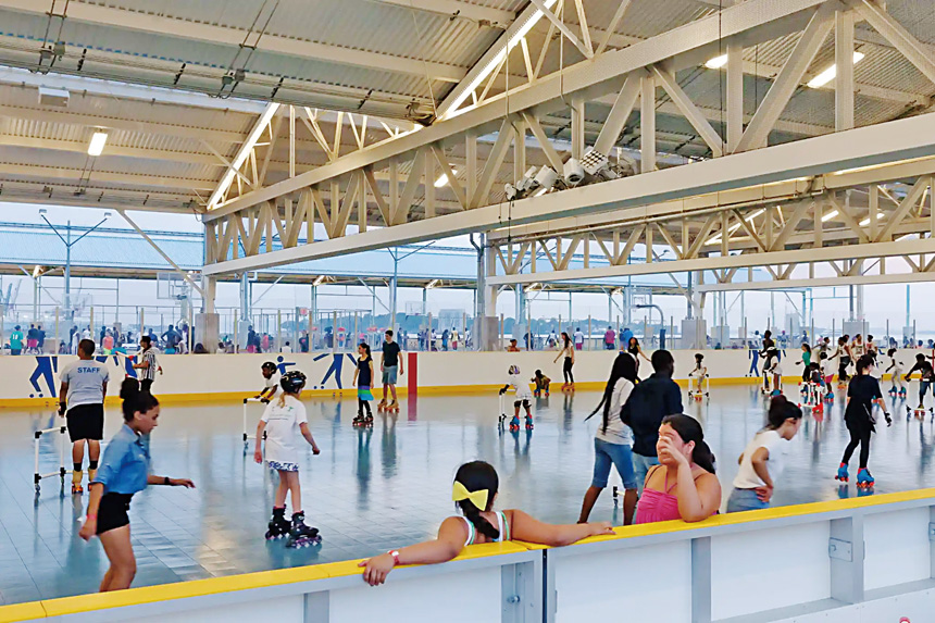 布碌崙橋公園滑輪場為民眾提供娛樂。