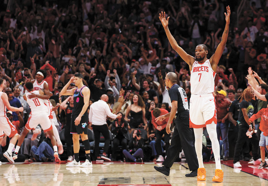 杜蘭特賽後慶祝勝利。美聯社