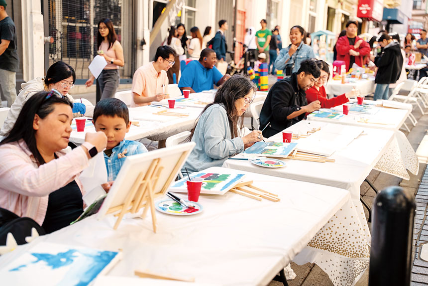 備受歡迎的免費街頭油畫、速寫等文創活動。CYC提供