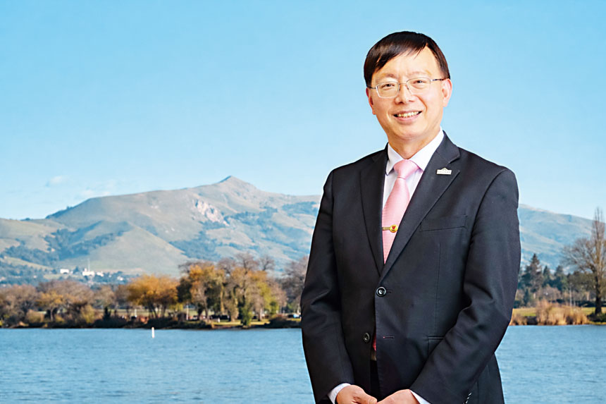 菲蒙市議員邵陽。邵陽提供