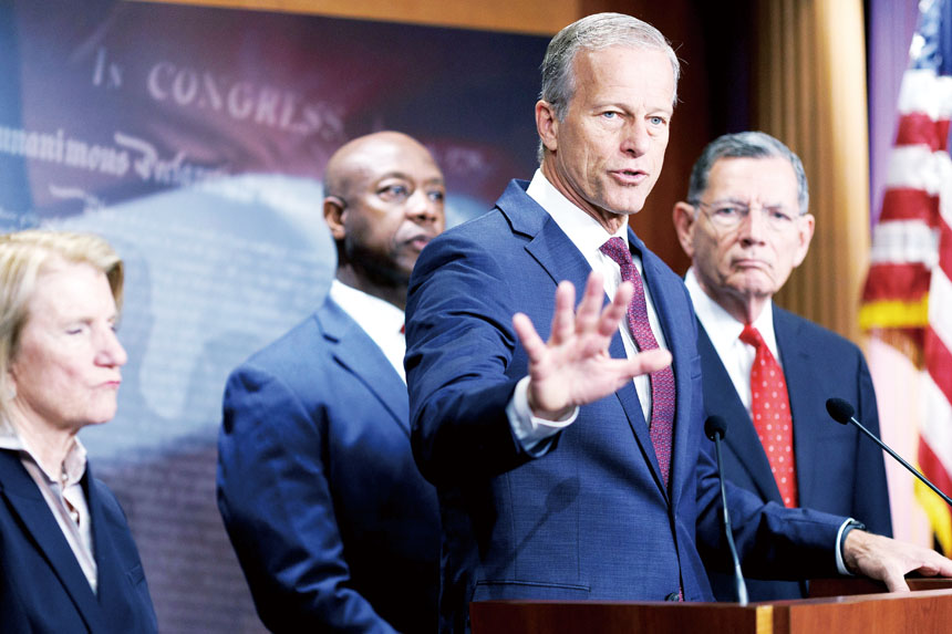 參議院多數黨領袖圖恩（圖） 警告若談判無果，機場運作將變得更糟。美聯社