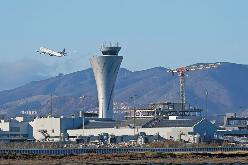 SFO國際離境大廳以已故三藩市華裔市長李孟賢（Ed Lee）命名。本報資料圖片