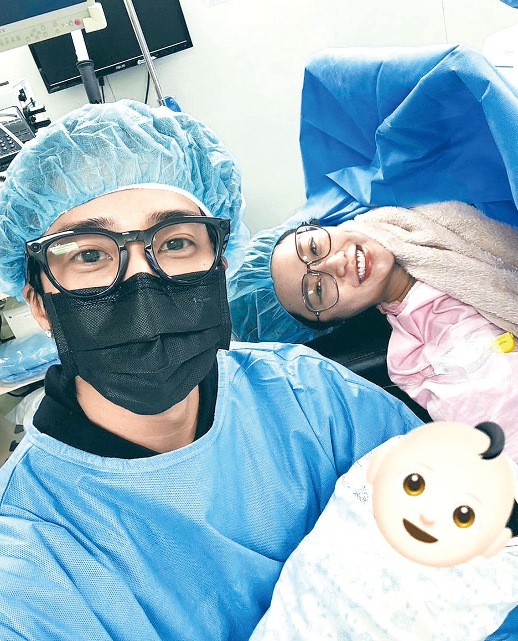 婁峻碩與妻兒在產房合影。網上圖片