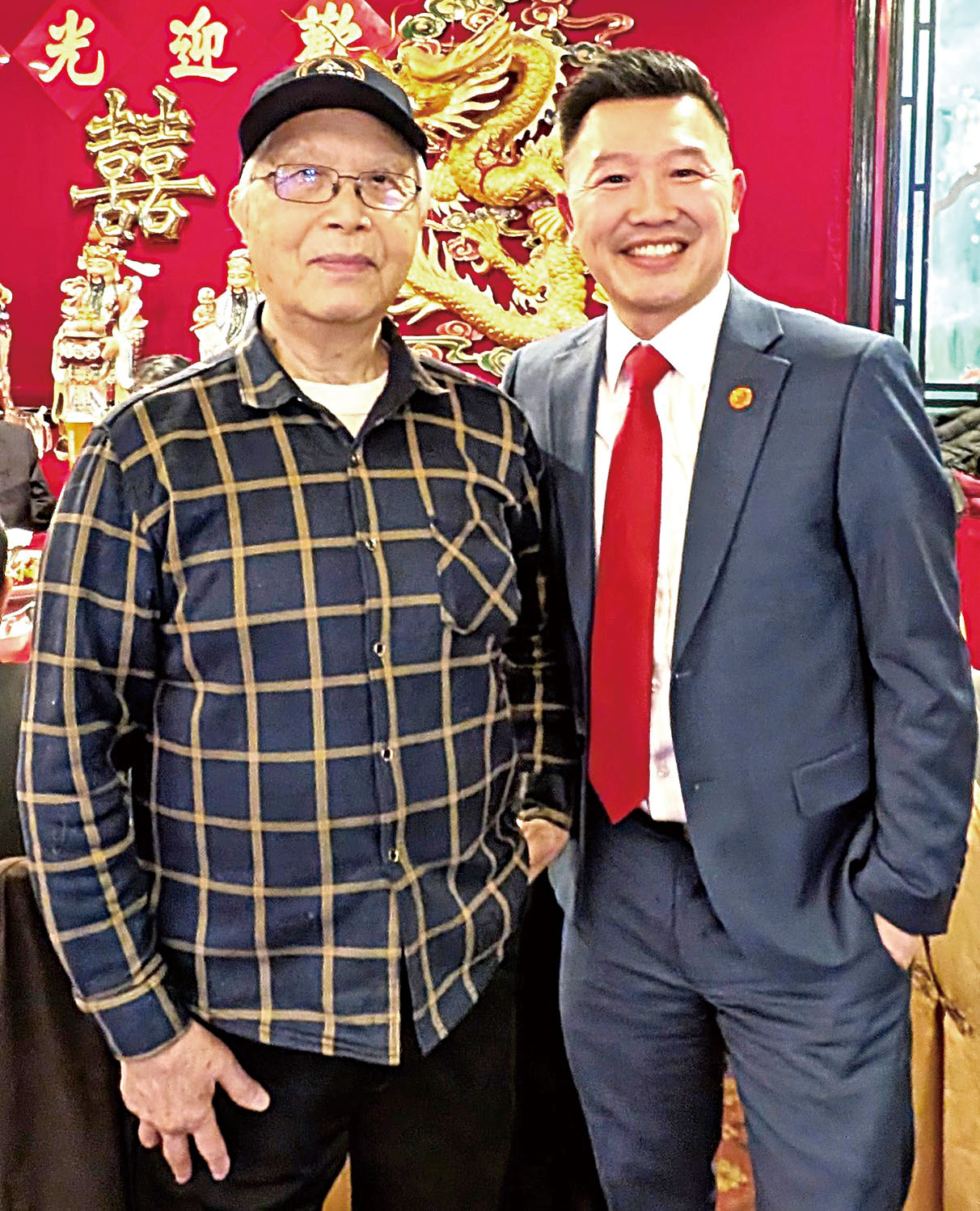 （左起）甄雲龍、余雅倫合影。