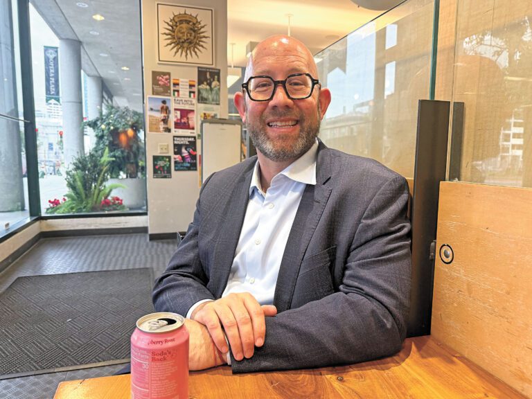 孟達文談市府憲章改革與任期最後一年工作重點。記者陳程威攝