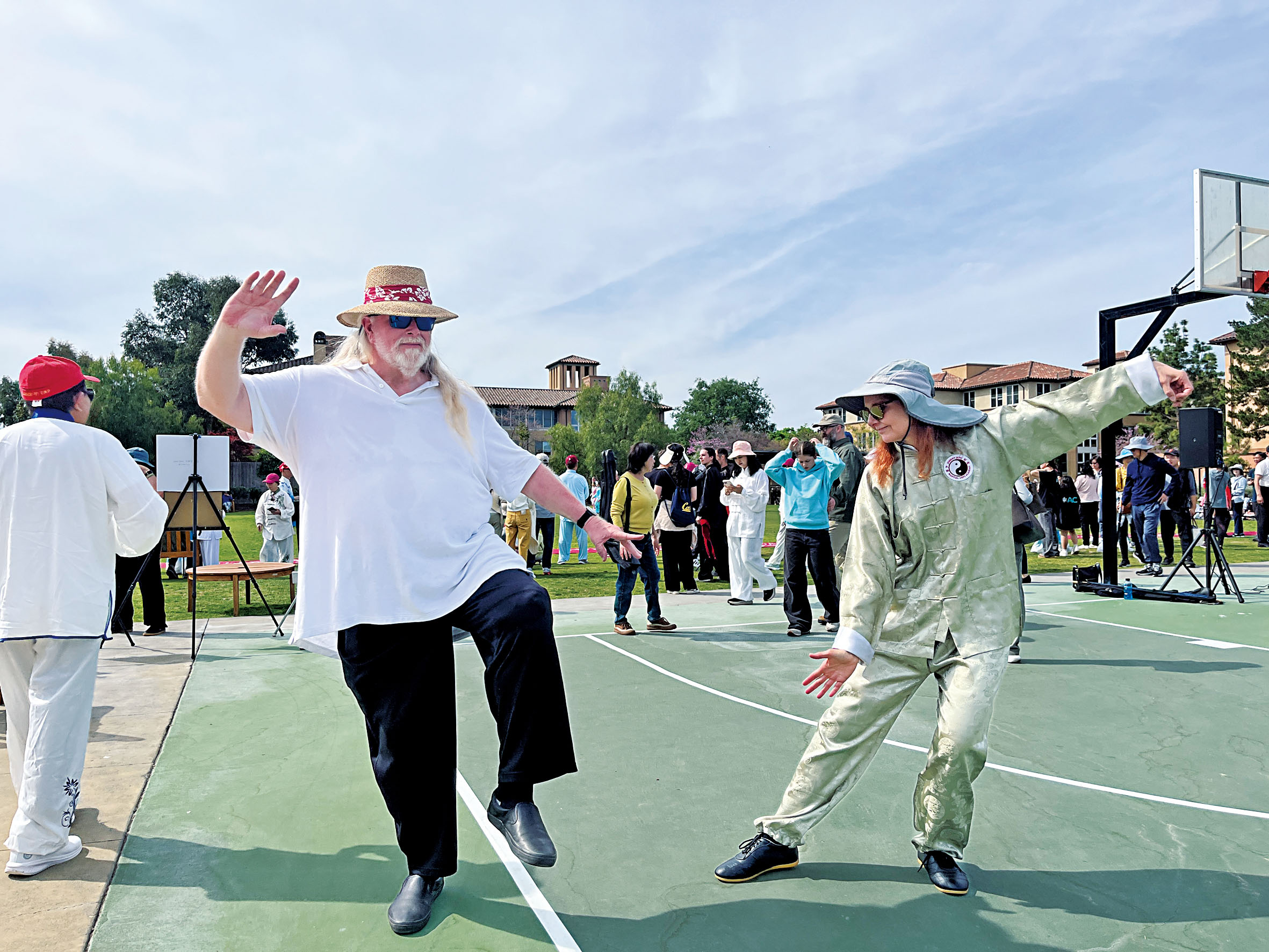東灣聖利安住的諾蘭夫婦練太極拳逾20年。記者王蔚攝