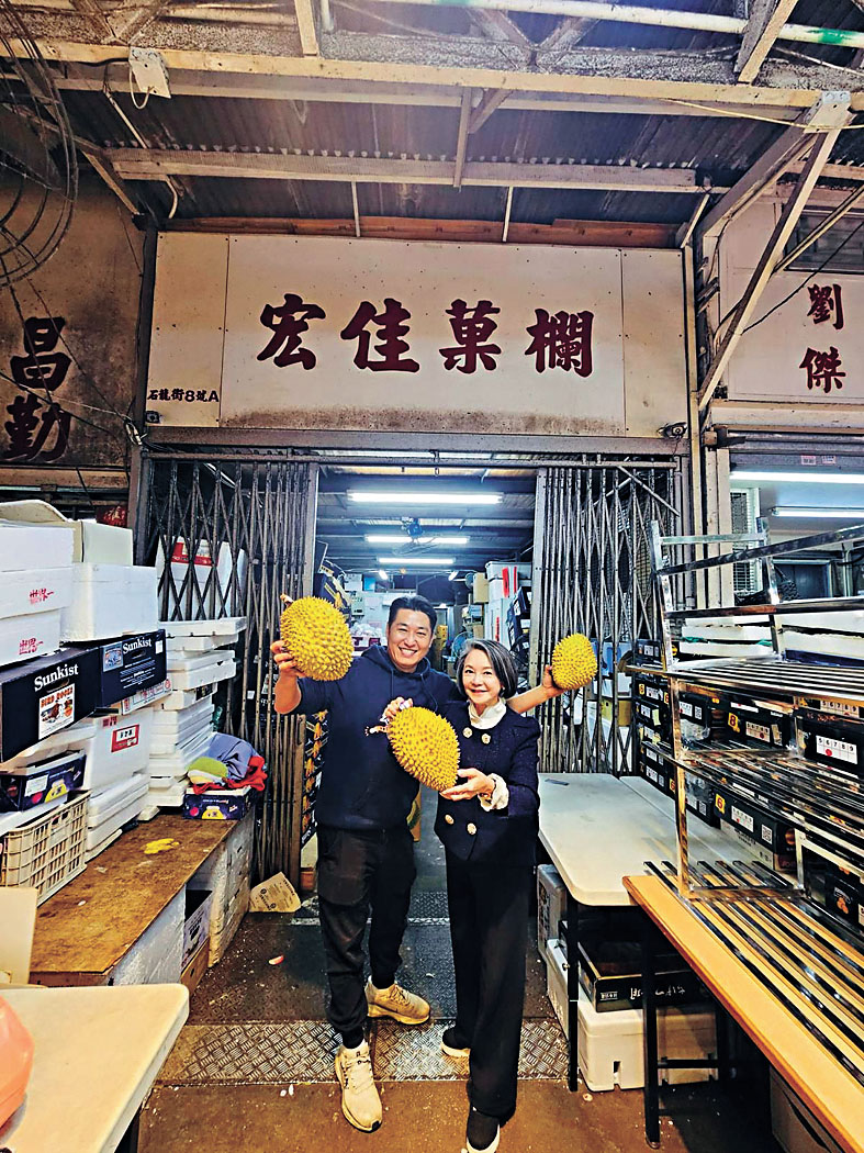 在Bosco(圖左)的果欄現開現吃貓山王。