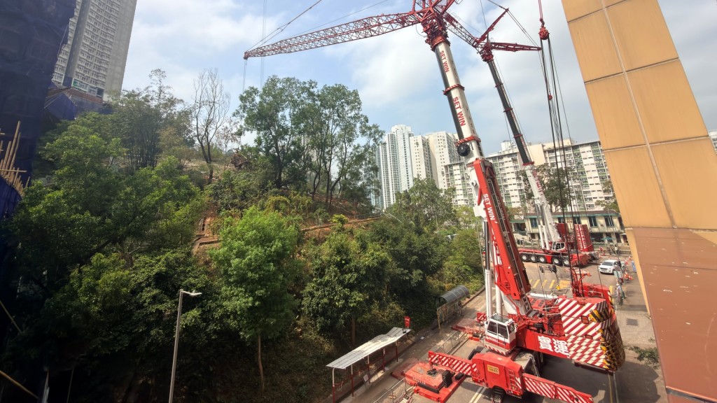 葵涌天秤倒塌｜清理難度超預期 房署延長工期至周二中午