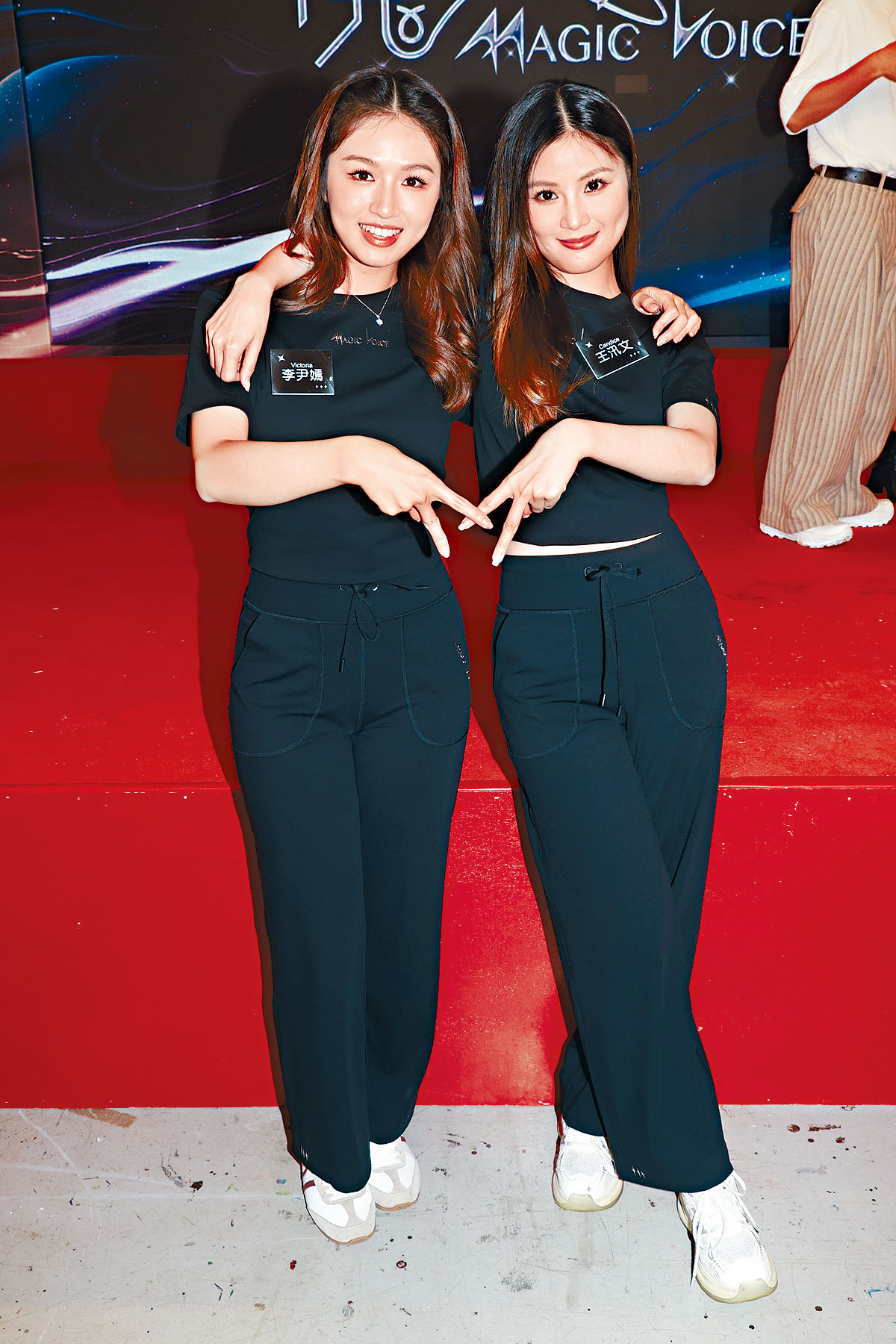 李尹嫣（左）、王汛文希望將16位女生化為一個團體，共同努力。