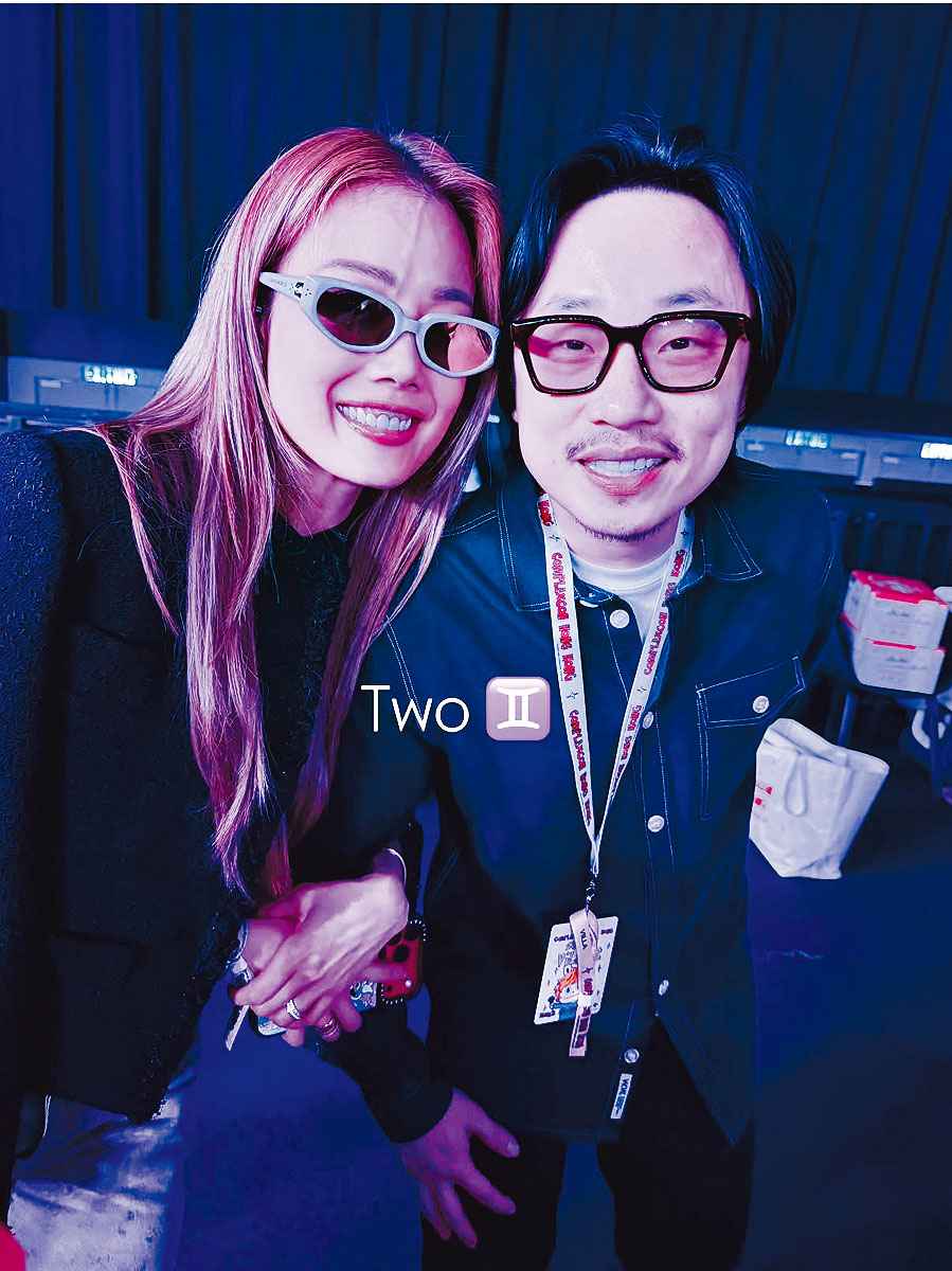 祖兒與歐陽萬成一齊睇Jennie。