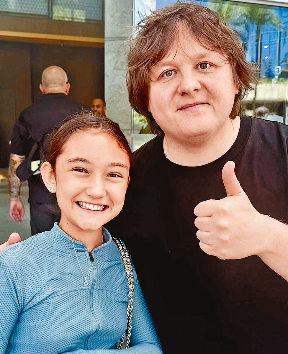 雖然Ada未有再去音樂節，但偶遇另一歌手Lewis Capaldi。網上圖片