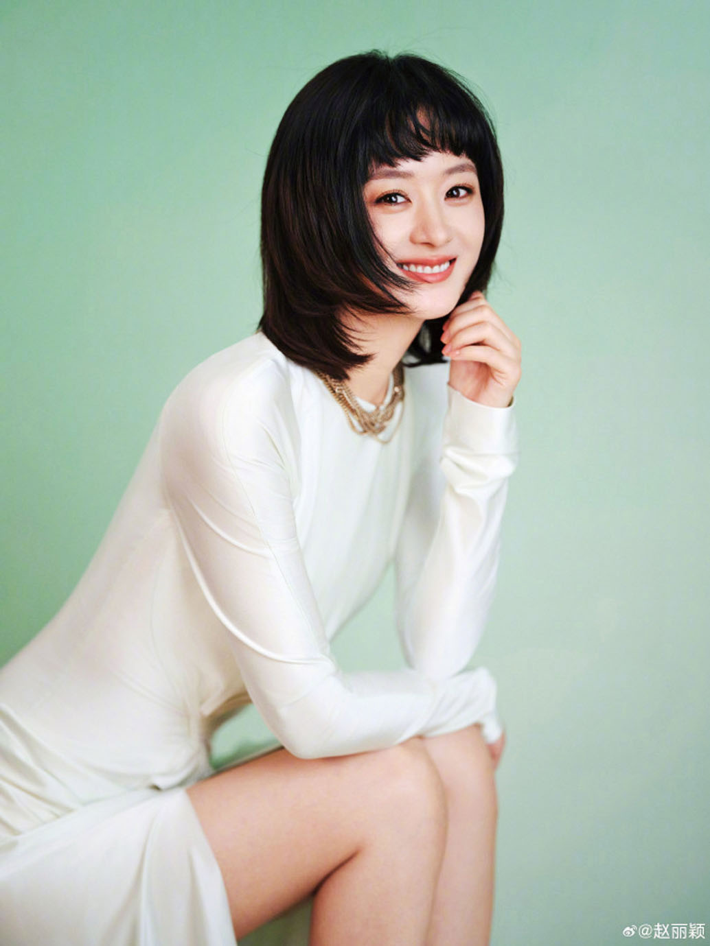 趙麗穎剪去長髮，搭配齊瀏海，臉型顯得更柔和。網上圖片