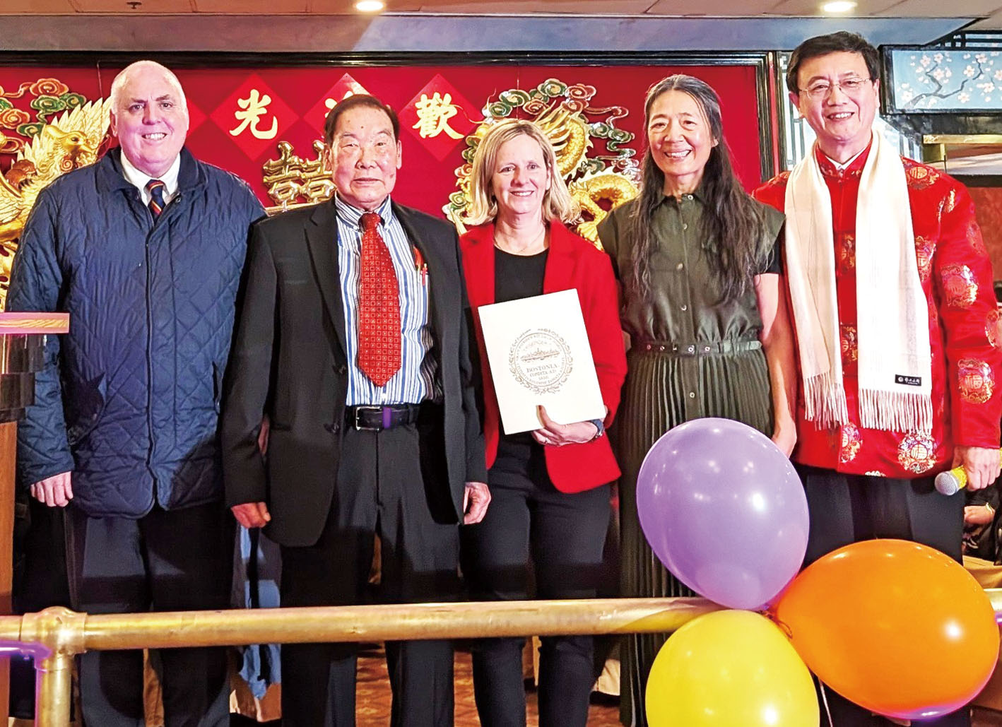 (左起)費連、梁添光、墨菲、劉紅、李照原在頒獎環節合影。