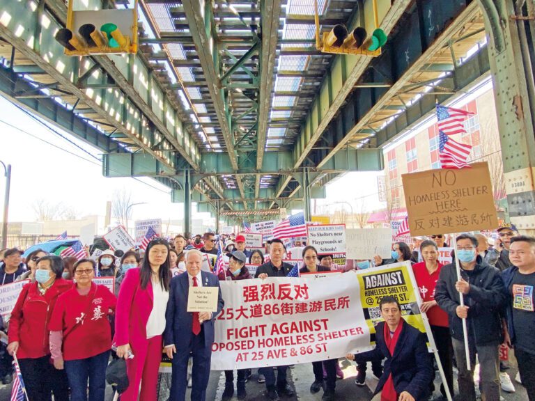 寇頓(前排左四)20日稱下次抗議集會將在28日舉行。寇頓辦公室提供