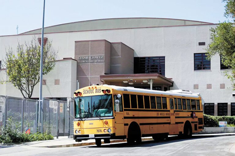 洛杉磯的查維斯小學是可能更名的學校之一。 洛杉磯時報